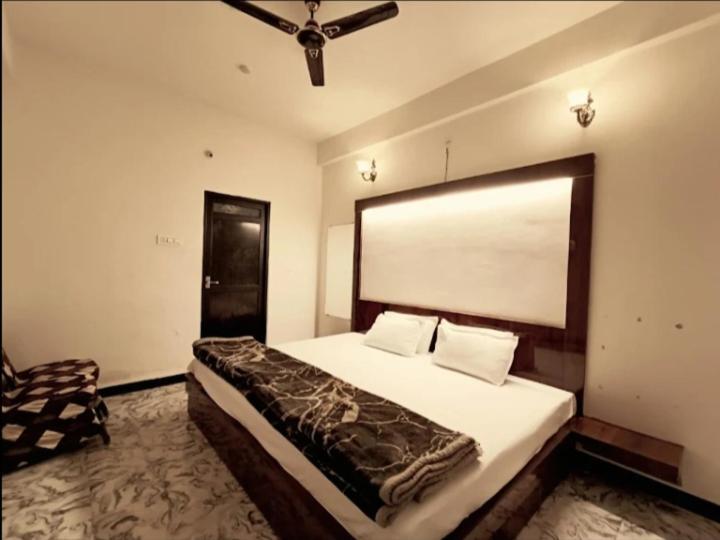 Hotel Malhotra Palace Ujjain Exterior photo