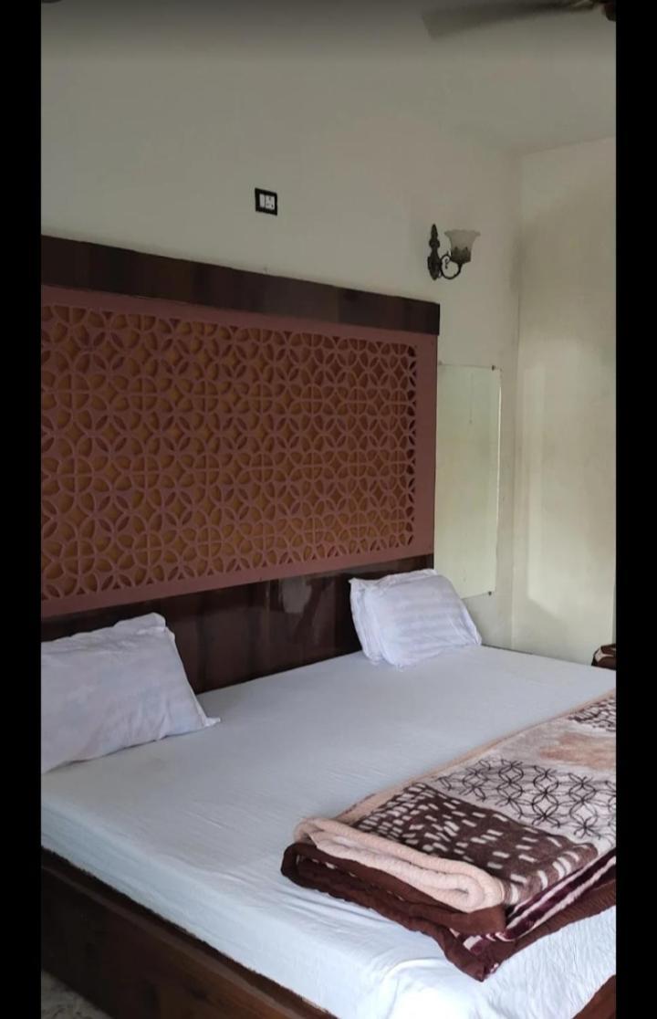 Hotel Malhotra Palace Ujjain Exterior photo